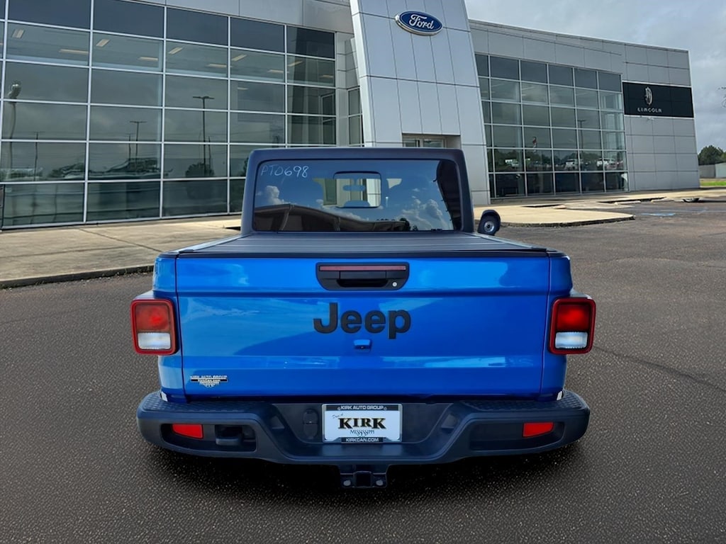 Used 2023 Jeep Gladiator Willys Crew Cab