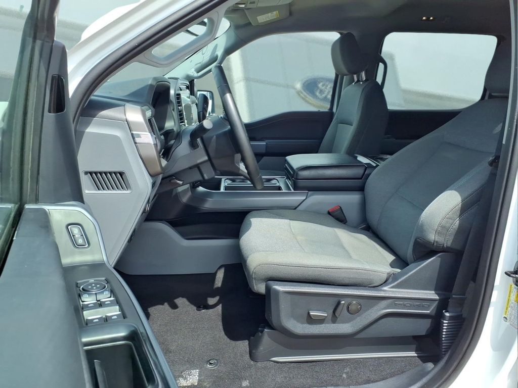 2025 Ford F-150 XLT - Photo 15