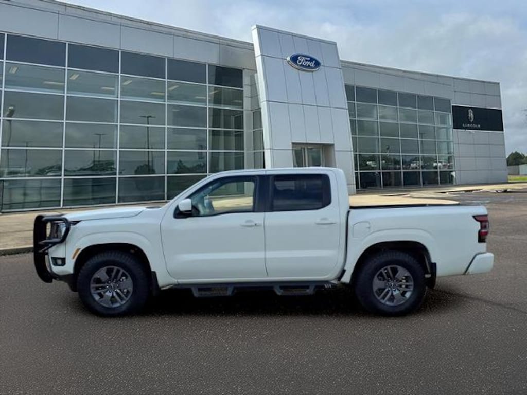 Used 2025 Nissan Frontier SV Crew Cab Short Bed Truck