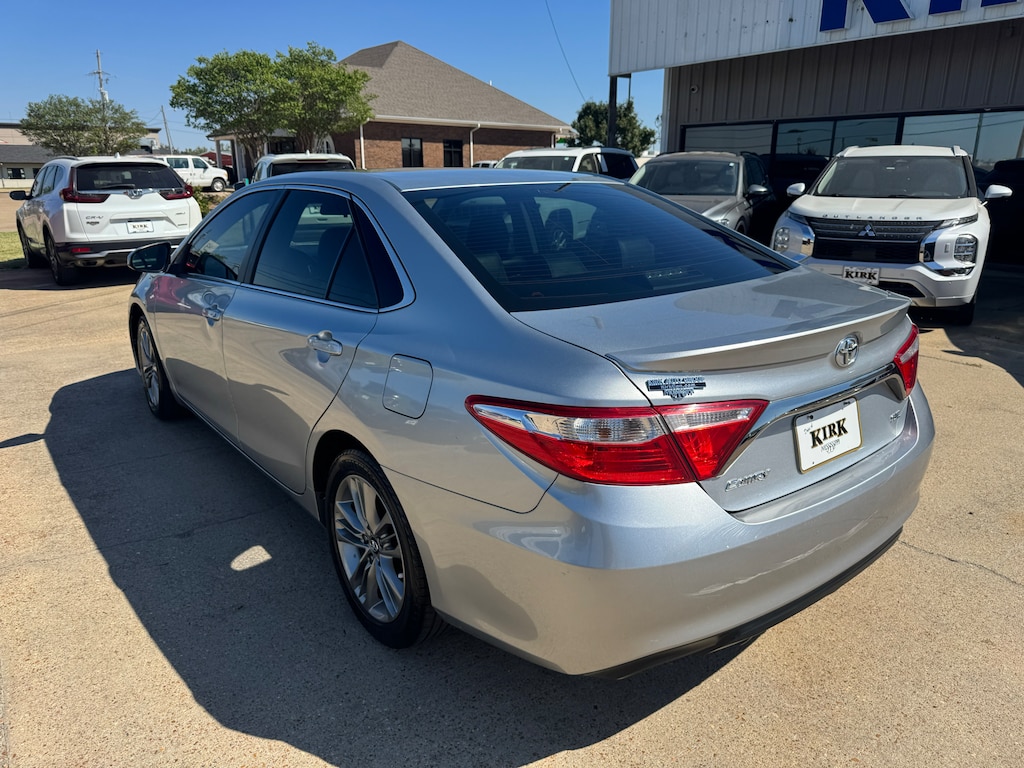 Used 2017 Toyota Camry SE Sedan