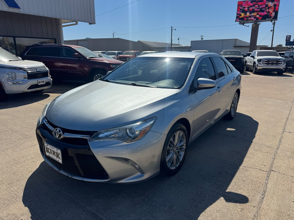 Used 2017 Toyota Camry SE Sedan