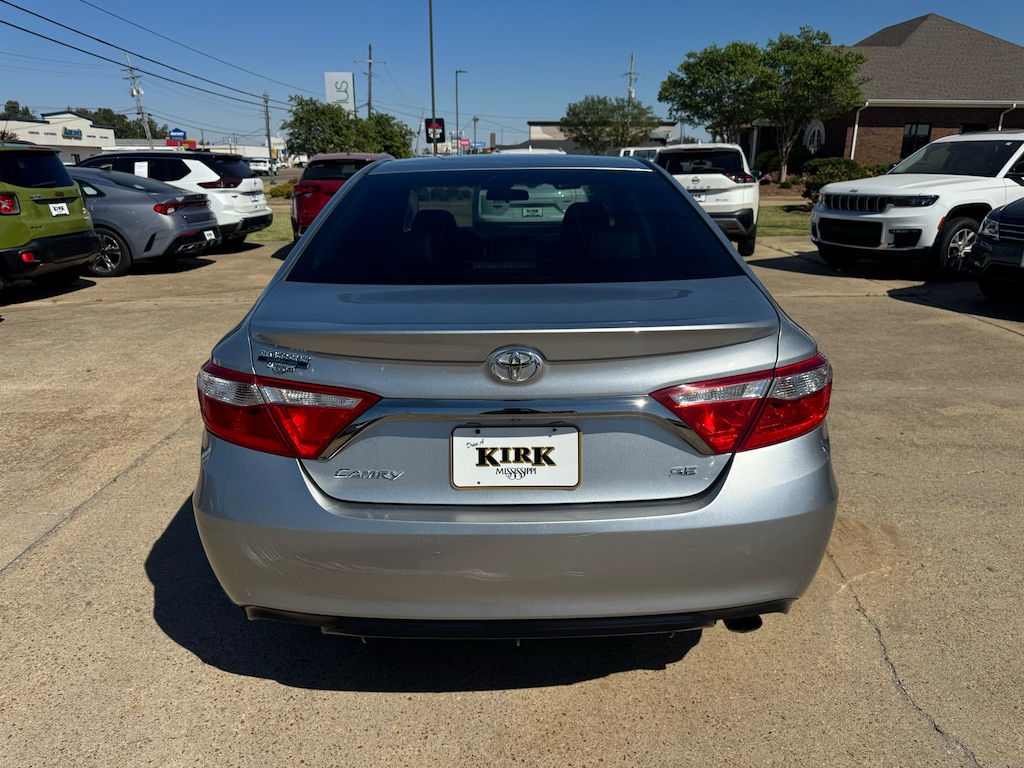 Used 2017 Toyota Camry SE Sedan