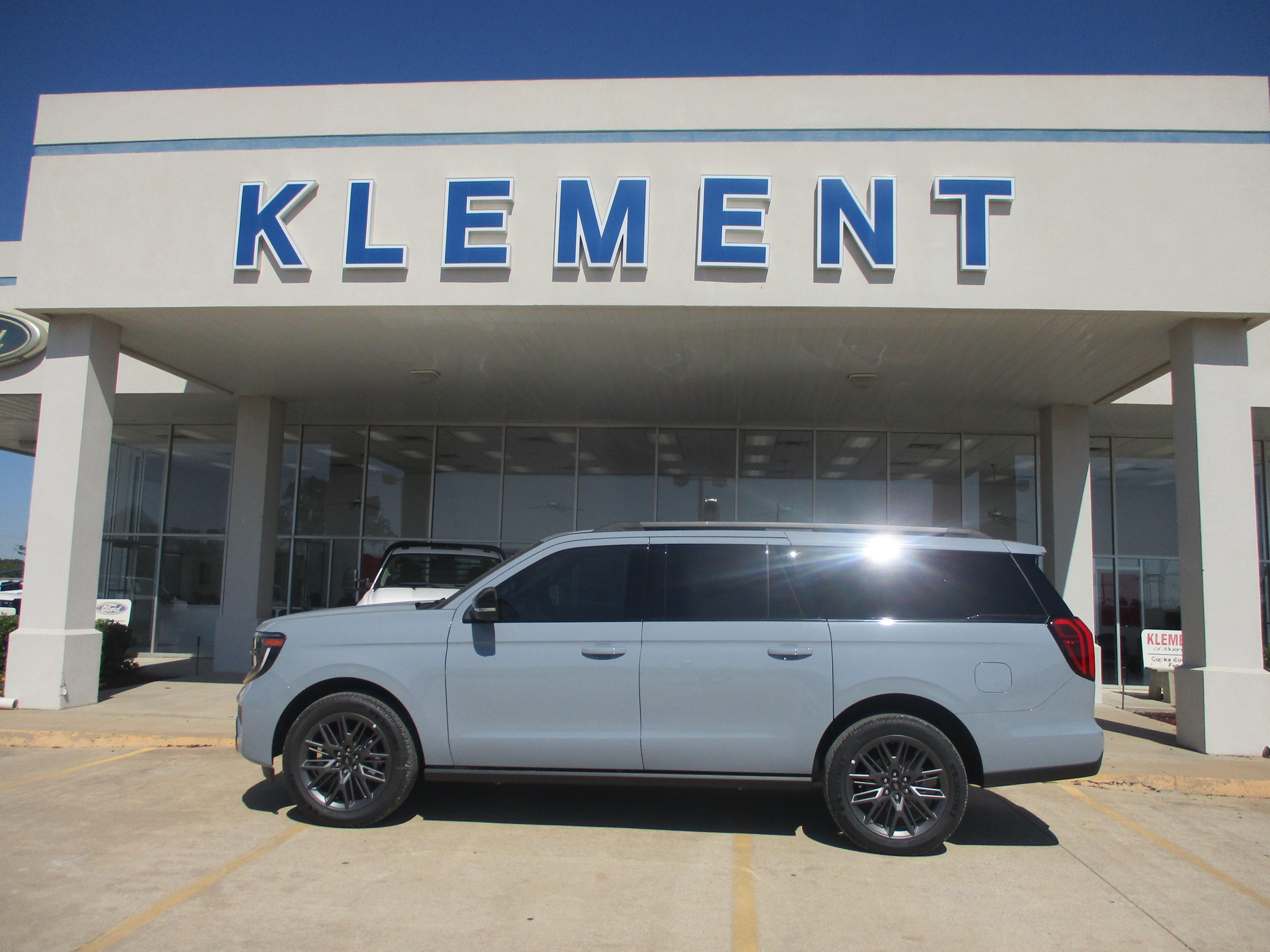 2027 Ford Expedition Max MAX Platinum