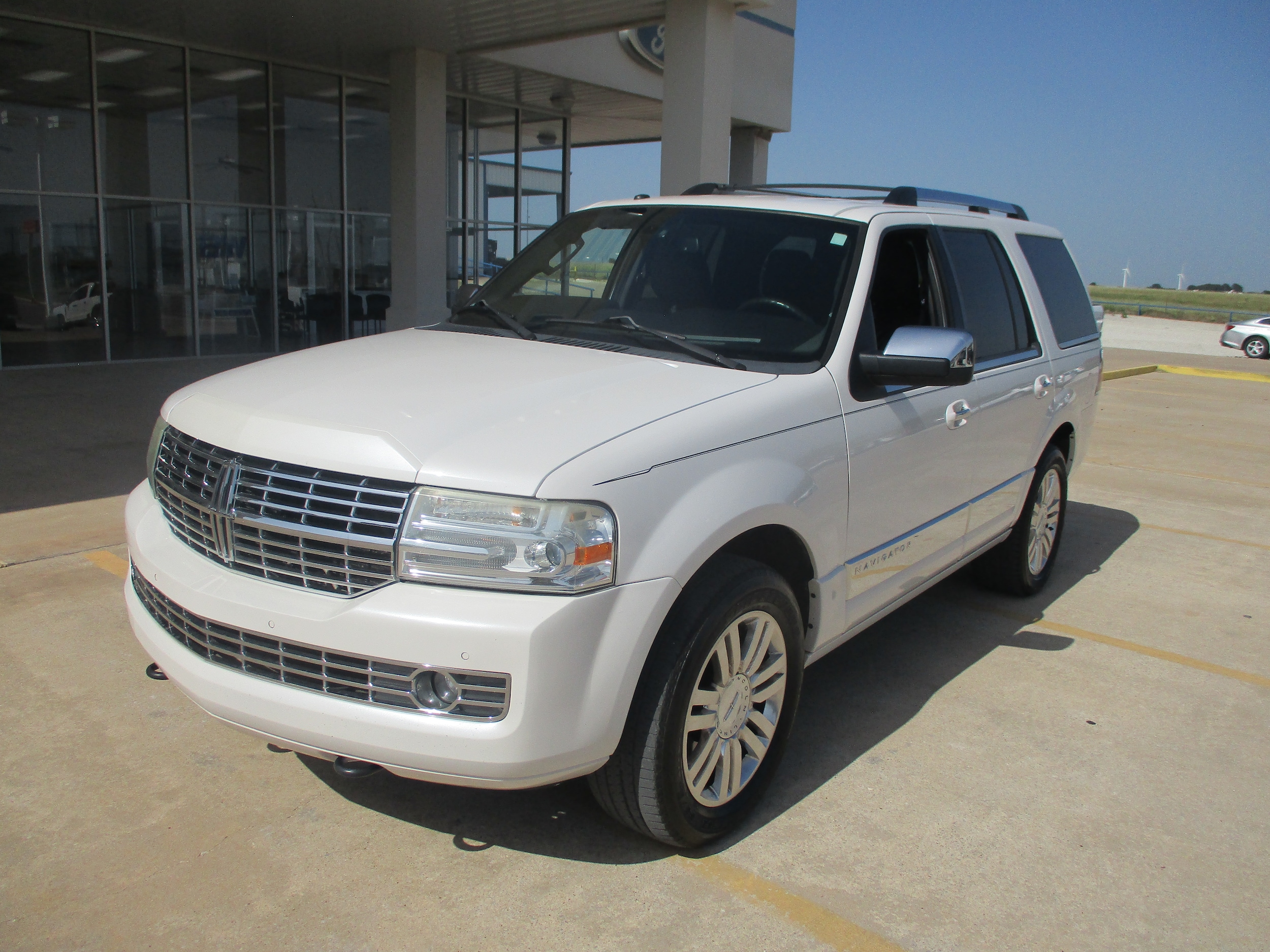 Used 2014 Lincoln Navigator Base with VIN 5LMJJ2H52EEL04933 for sale in Muenster, TX