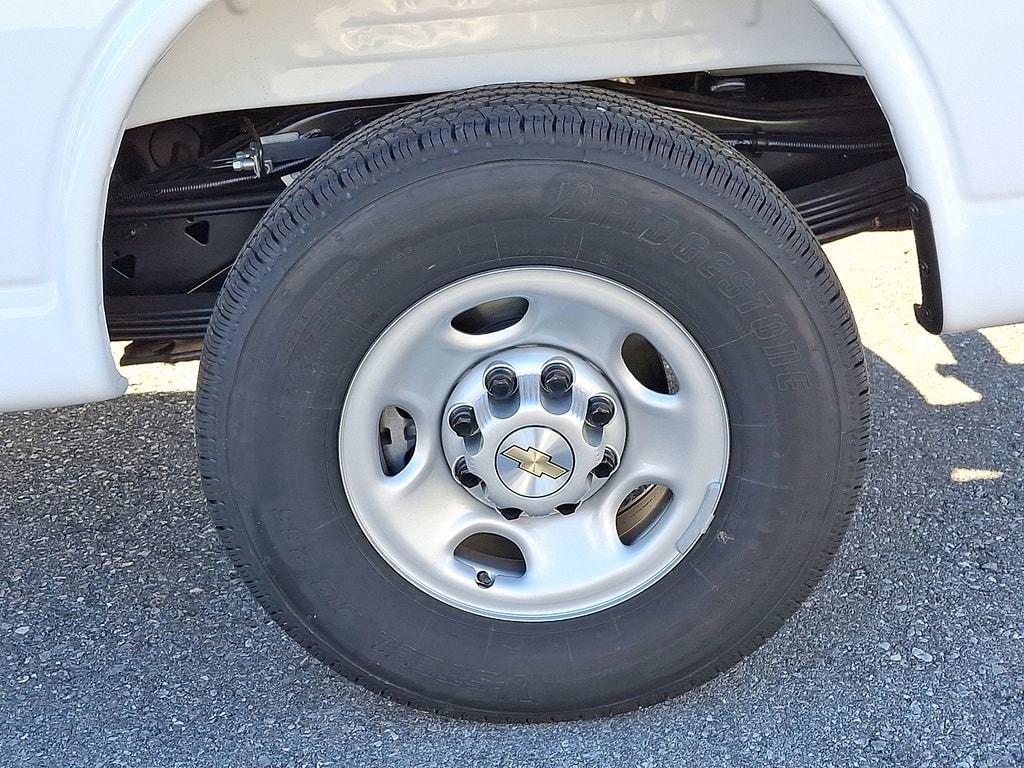 2025 Chevrolet Express Cargo Work Van - Photo 7