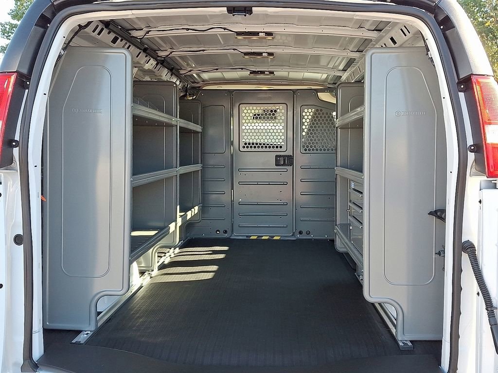 2025 Chevrolet Express Cargo Work Van - Photo 8