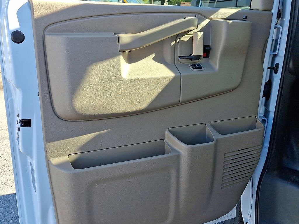 2025 Chevrolet Express Cargo Work Van - Photo 11