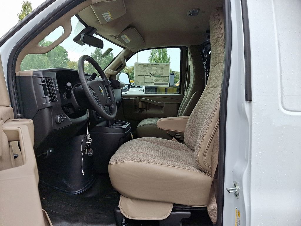 2025 Chevrolet Express Cargo Work Van - Photo 10