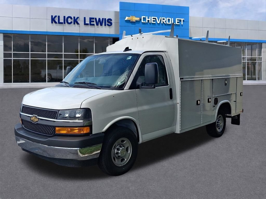 New 2026 Chevrolet Express Cutaway 3500 1WT Cutaway Van