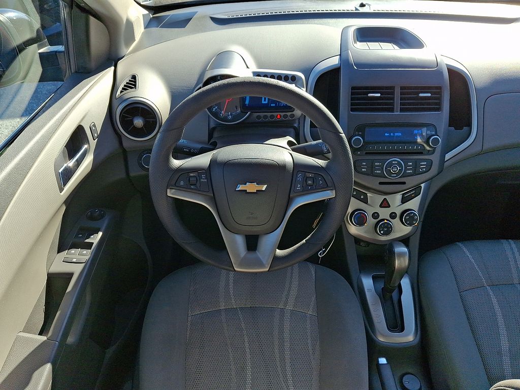 2015 Chevrolet Sonic LT - Photo 9