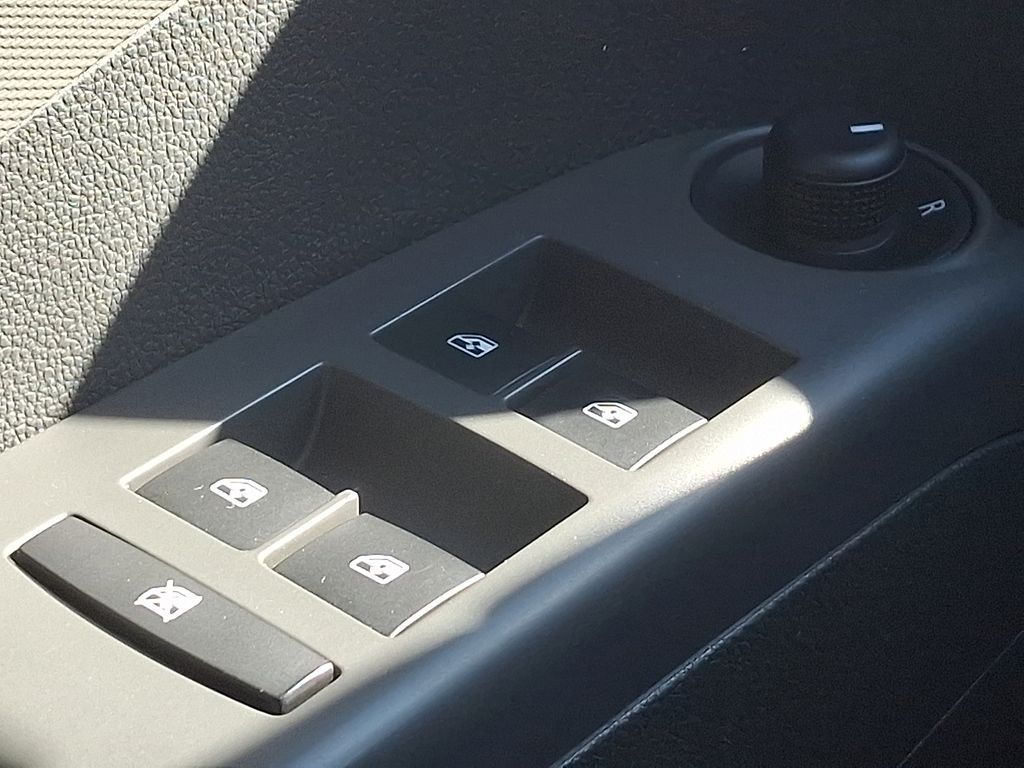 2015 Chevrolet Sonic LT - Photo 20