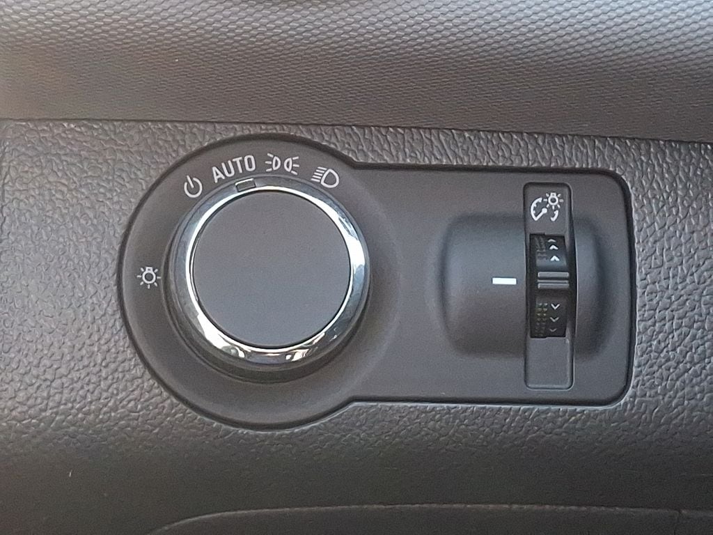 2015 Chevrolet Sonic LT - Photo 19