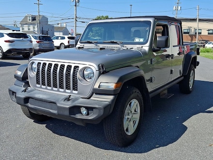 2020 Jeep Gladiator Sport Truck