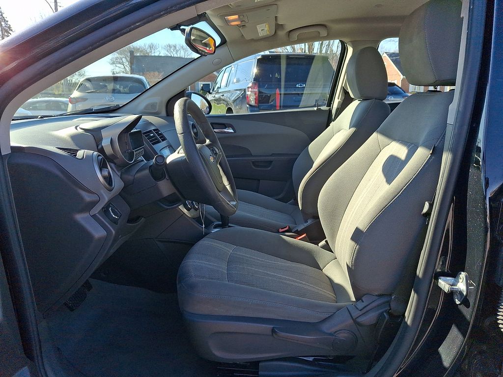 2015 Chevrolet Sonic LT - Photo 11