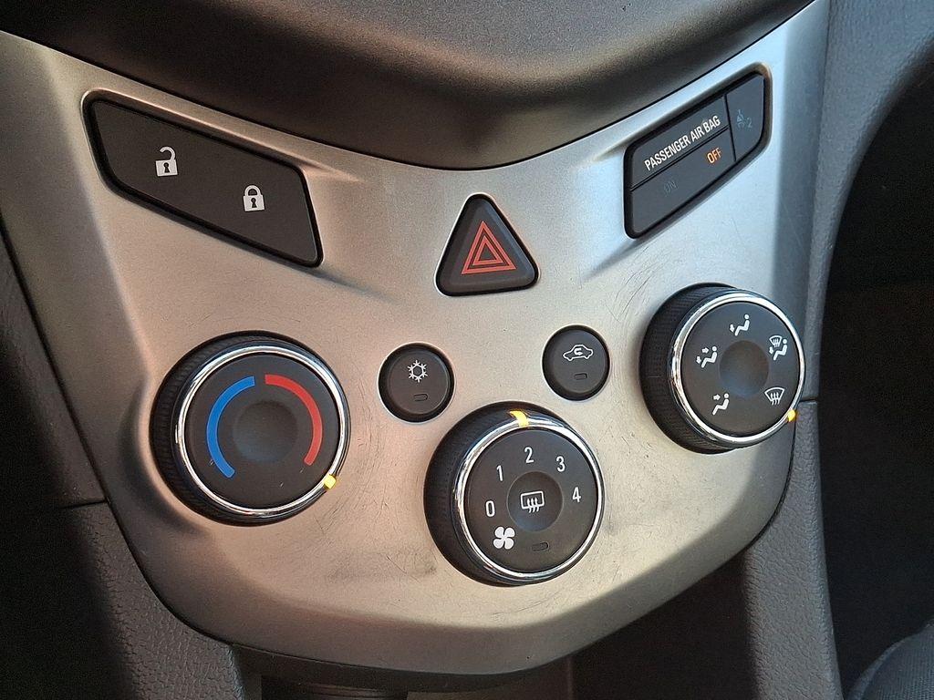 2015 Chevrolet Sonic LT - Photo 13