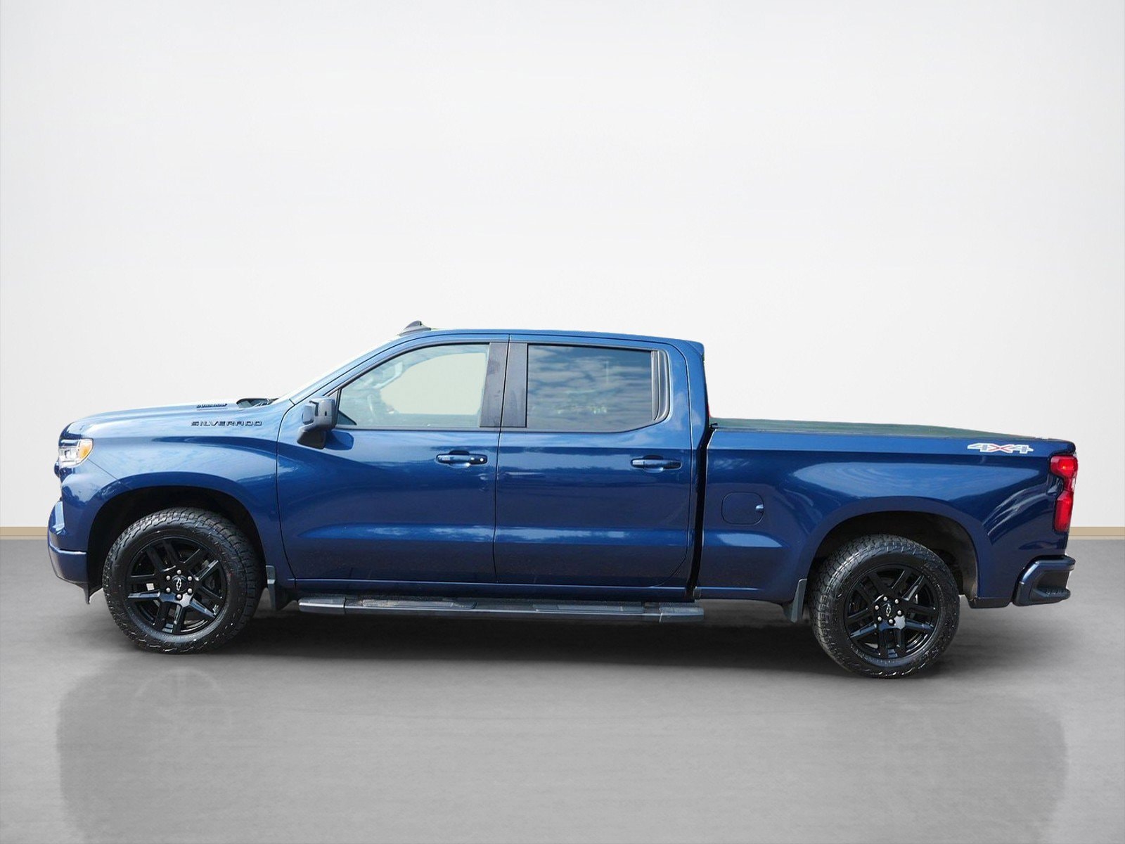 Used 2023 Chevrolet Silverado 1500 RST with VIN 3GCUDEE86PG130033 for sale in Maplewood, Minnesota