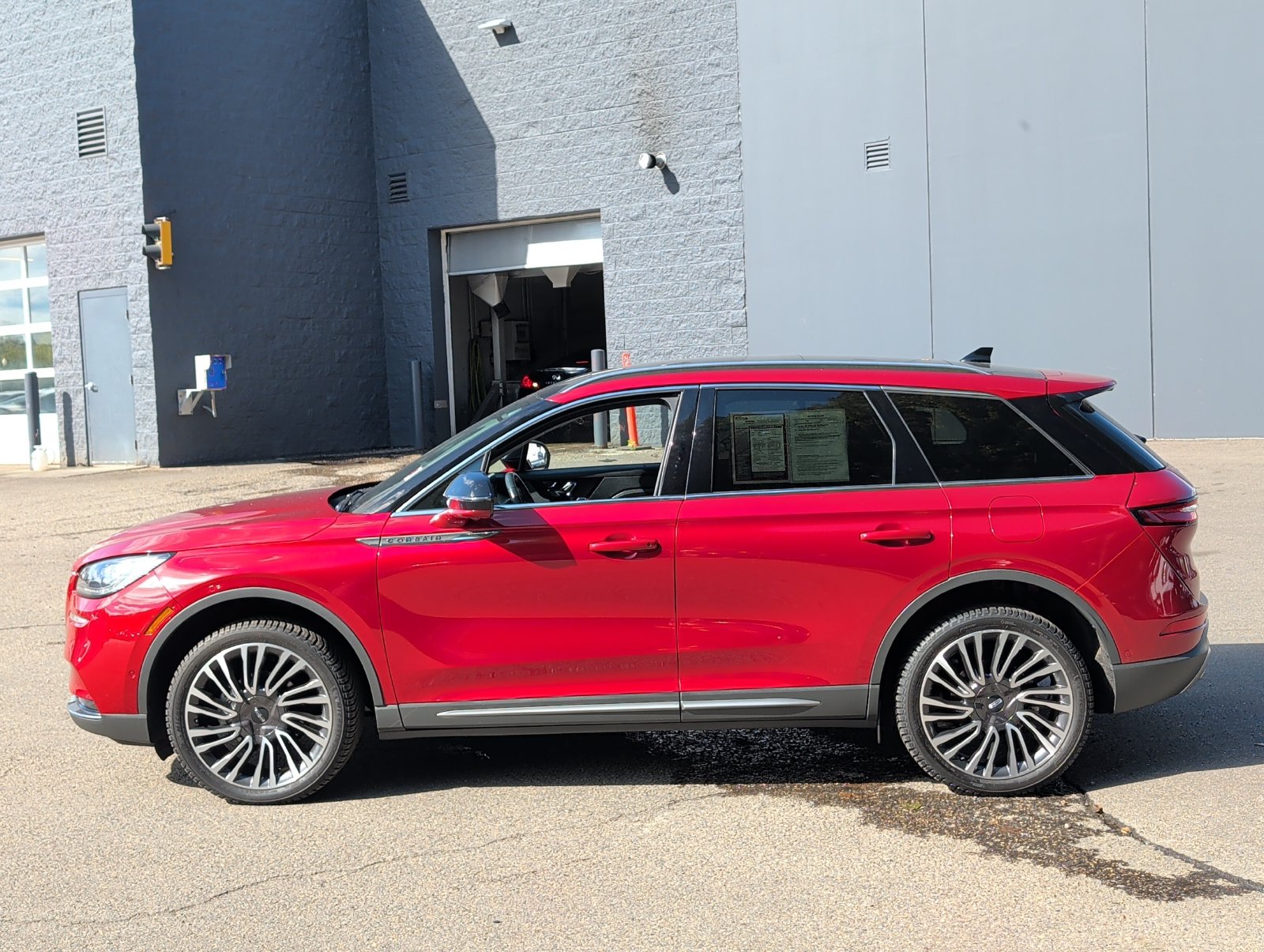 Used 2021 Lincoln Corsair Reserve with VIN 5LMCJ2D97MUL07218 for sale in Maplewood, Minnesota