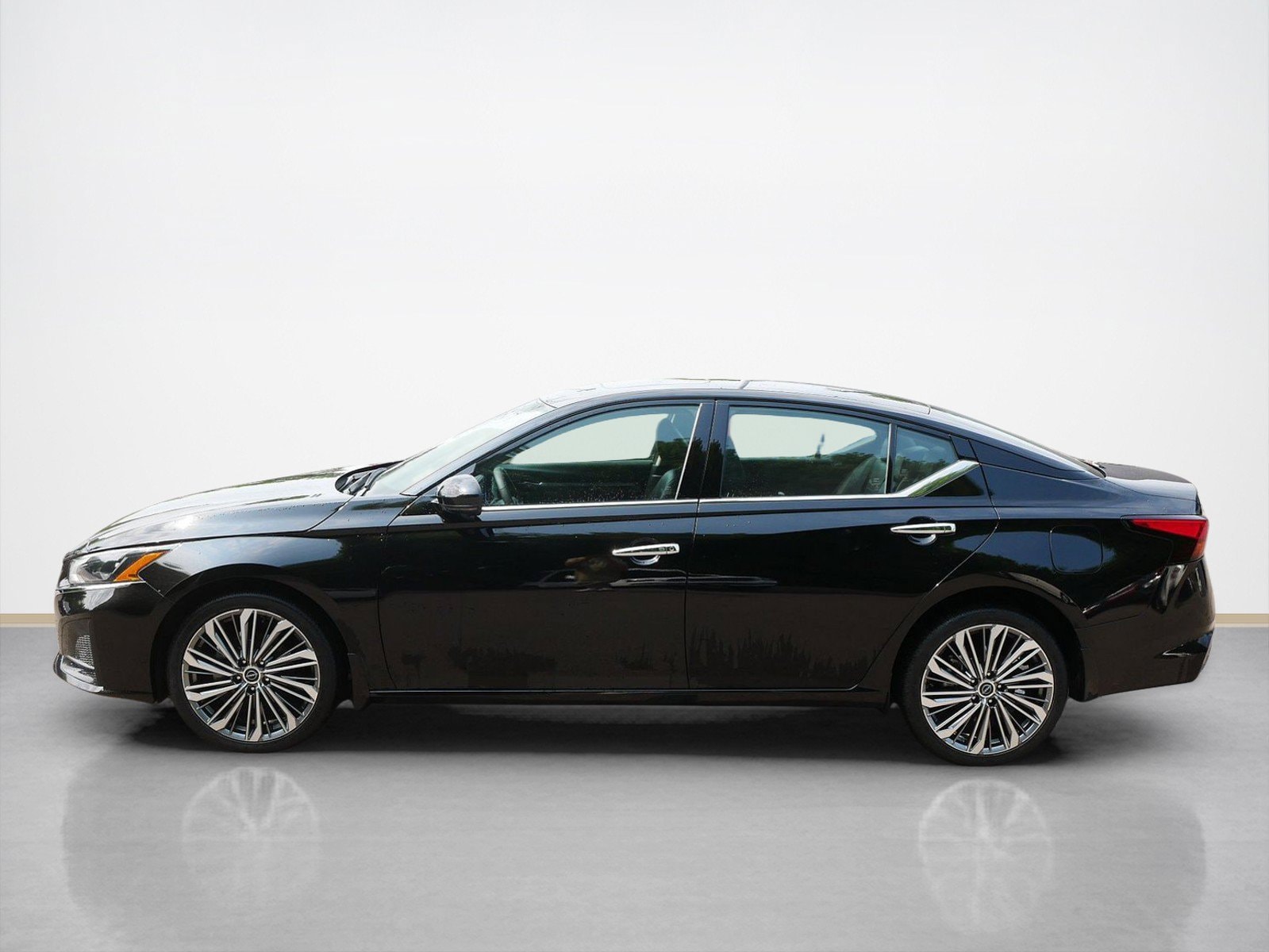 Certified 2023 Nissan Altima SL with VIN 1N4BL4EW8PN401741 for sale in Maplewood, Minnesota
