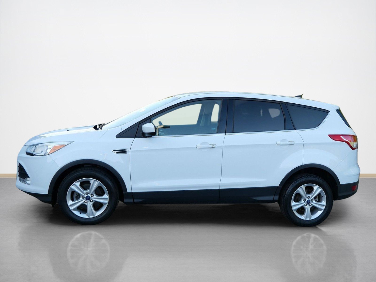 Used 2014 Ford Escape SE with VIN 1FMCU0GX9EUE00610 for sale in Maplewood, Minnesota