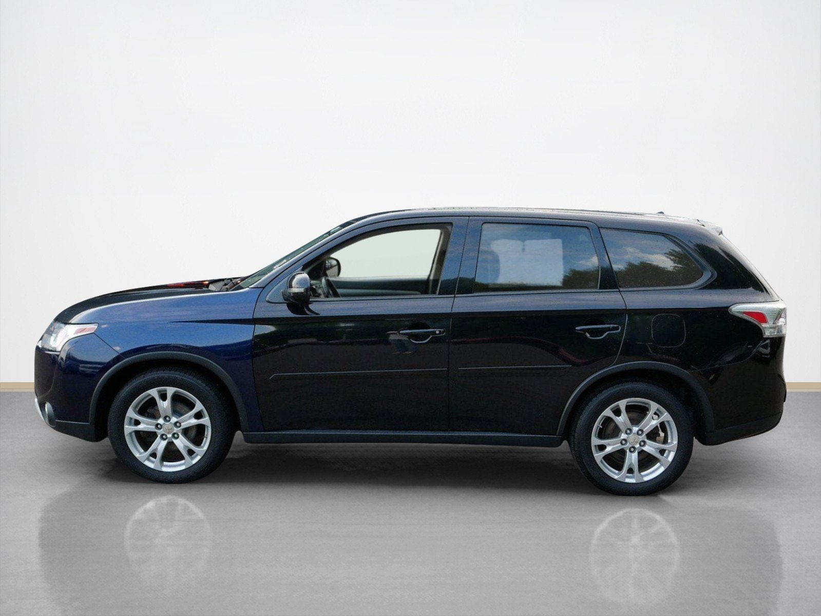 Used 2015 Mitsubishi Outlander SE with VIN JA4AZ3A39FZ005300 for sale in Maplewood, MN