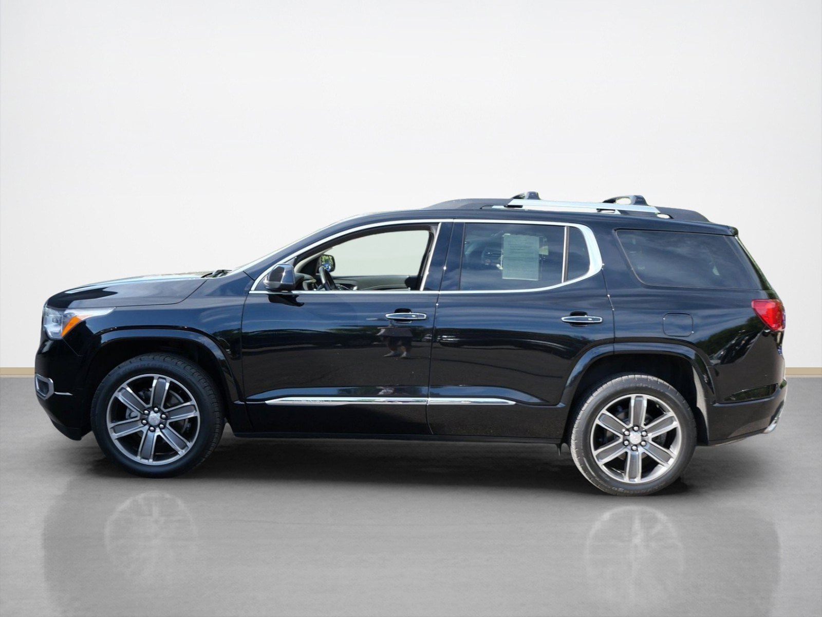 Used 2019 GMC Acadia Denali with VIN 1GKKNXLS0KZ286628 for sale in Maplewood, Minnesota