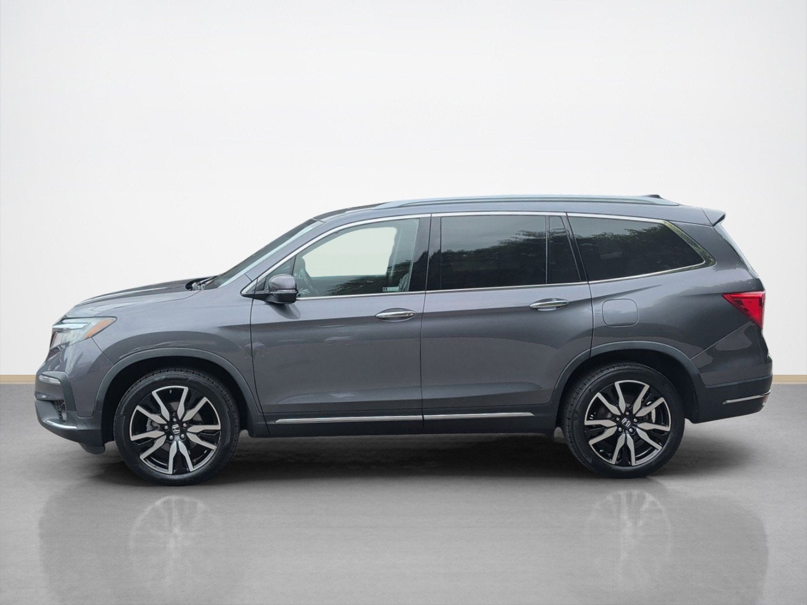 Used 2019 Honda Pilot Elite with VIN 5FNYF6H02KB073741 for sale in Maplewood, Minnesota