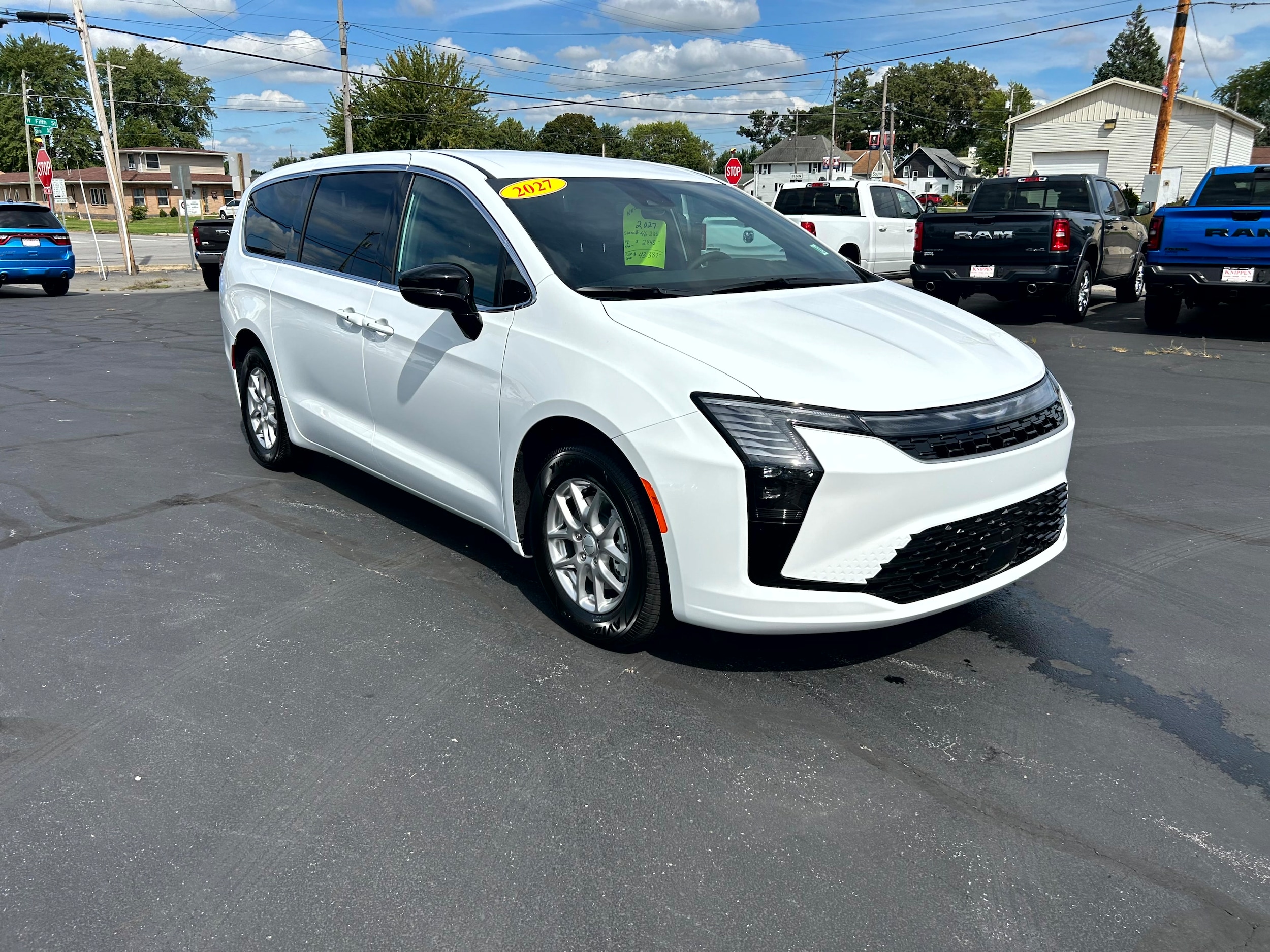 2027 Chrysler Pacifica Select