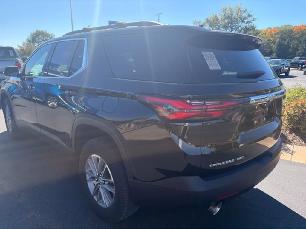 Used 2023 Chevrolet Traverse LT Cloth SUV
