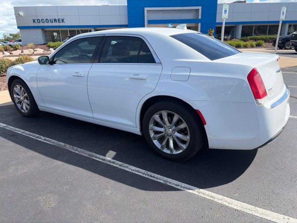 Used 2018 Chrysler 300 Touring