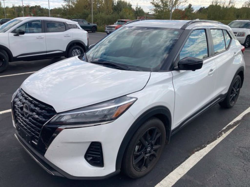 Used 2023 Nissan Kicks SR SUV