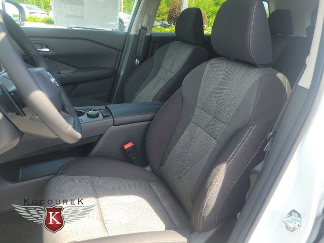 2026 Nissan Rogue SV - Photo 11