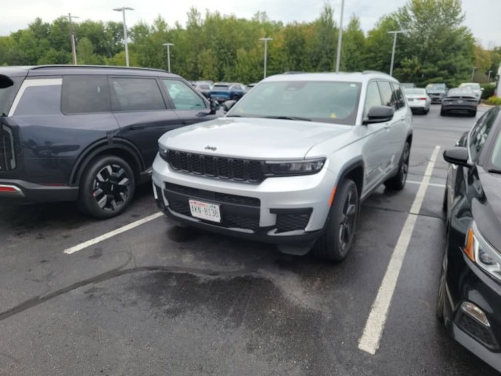 Used 2021 Jeep Grand Cherokee L Laredo SUV