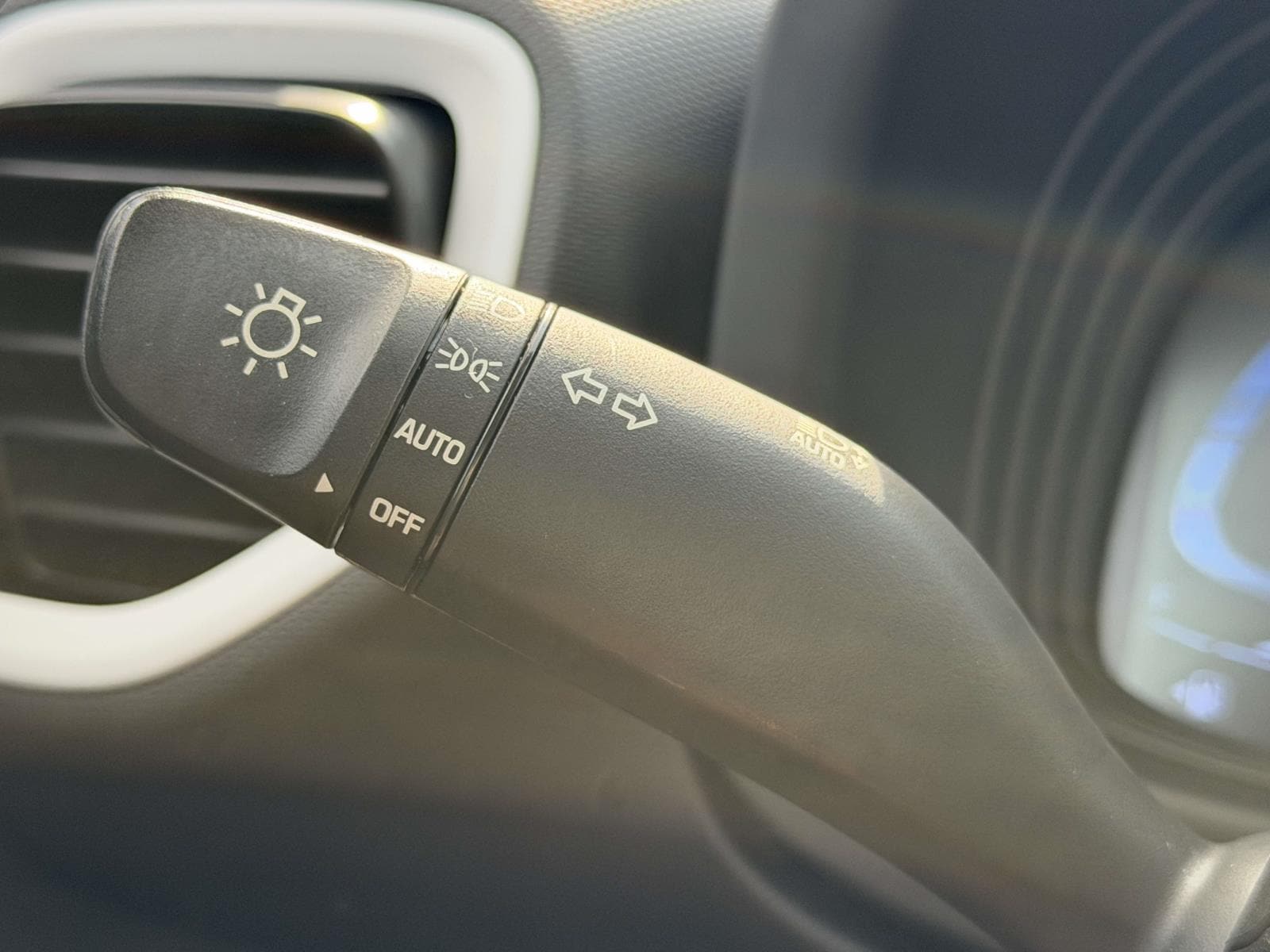 2023 Hyundai Venue Limited - Photo 22