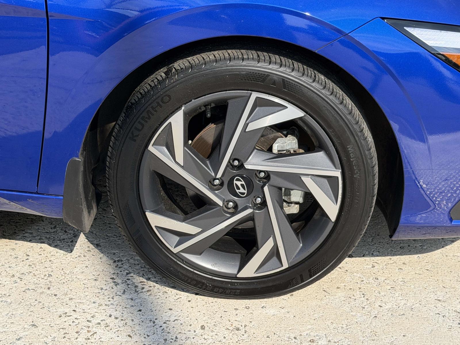2025 Hyundai Elantra SEL - Photo 8