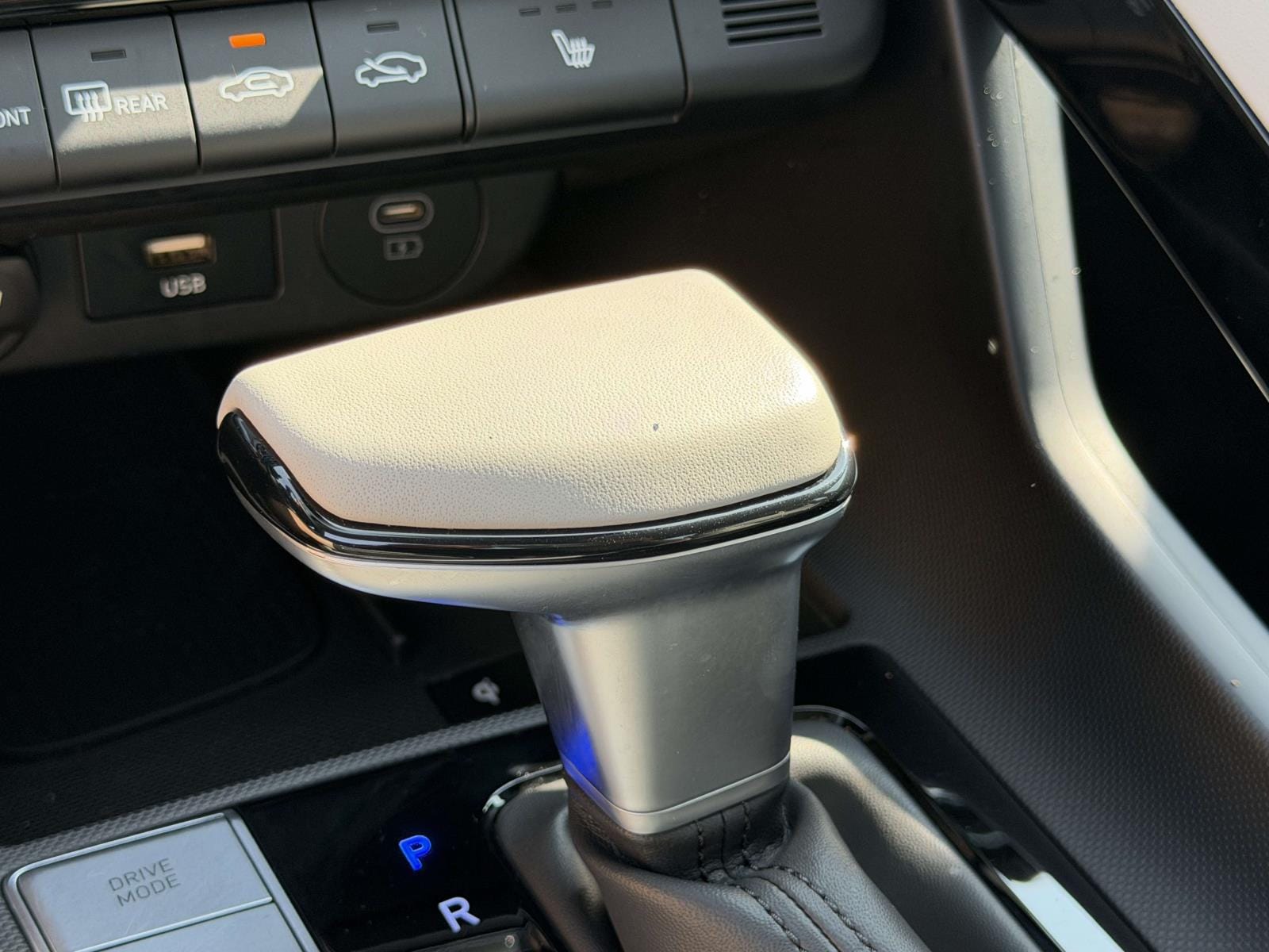 2025 Hyundai Elantra Limited - Photo 34