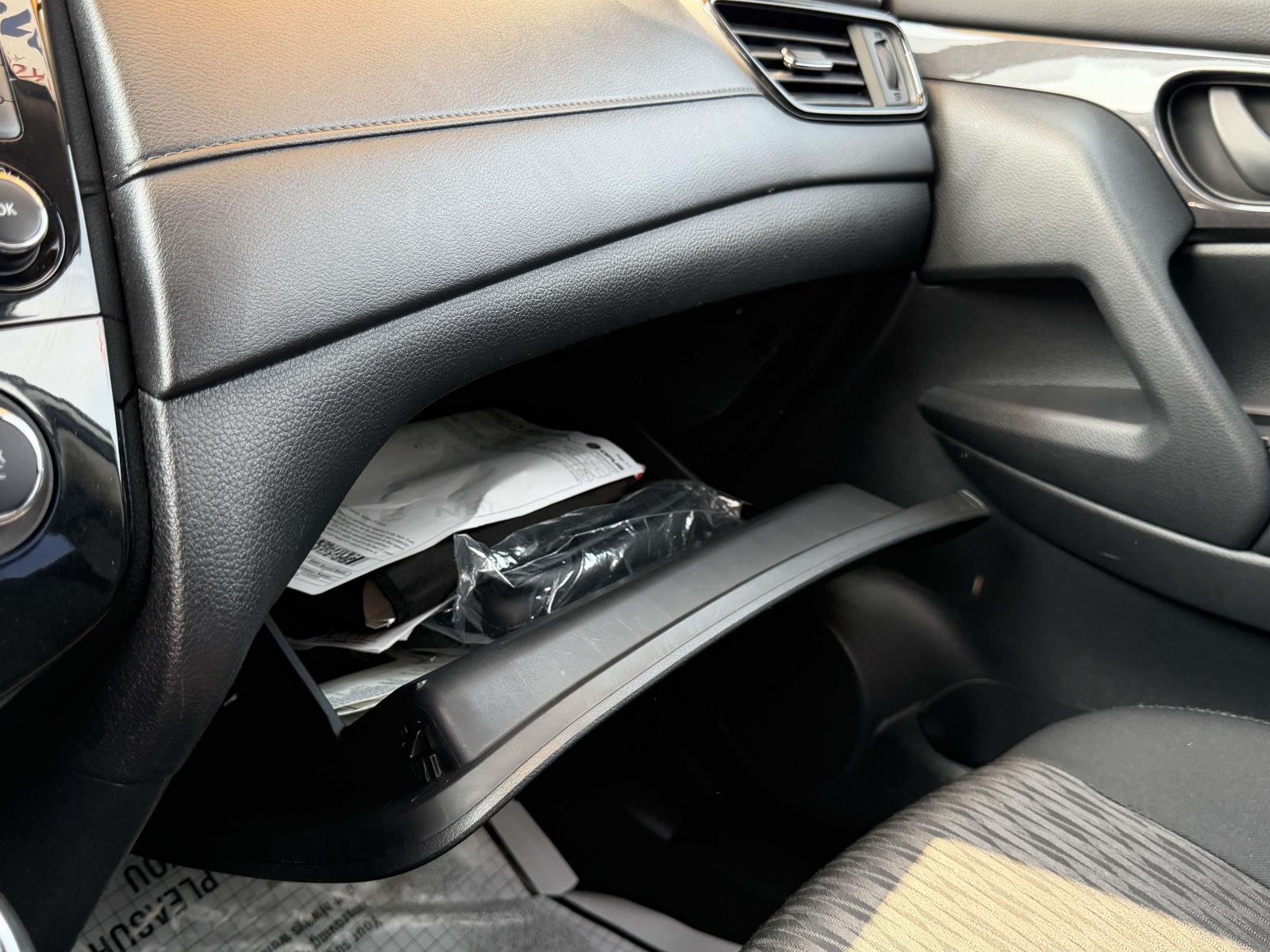 2019 Nissan Rogue S - Photo 32