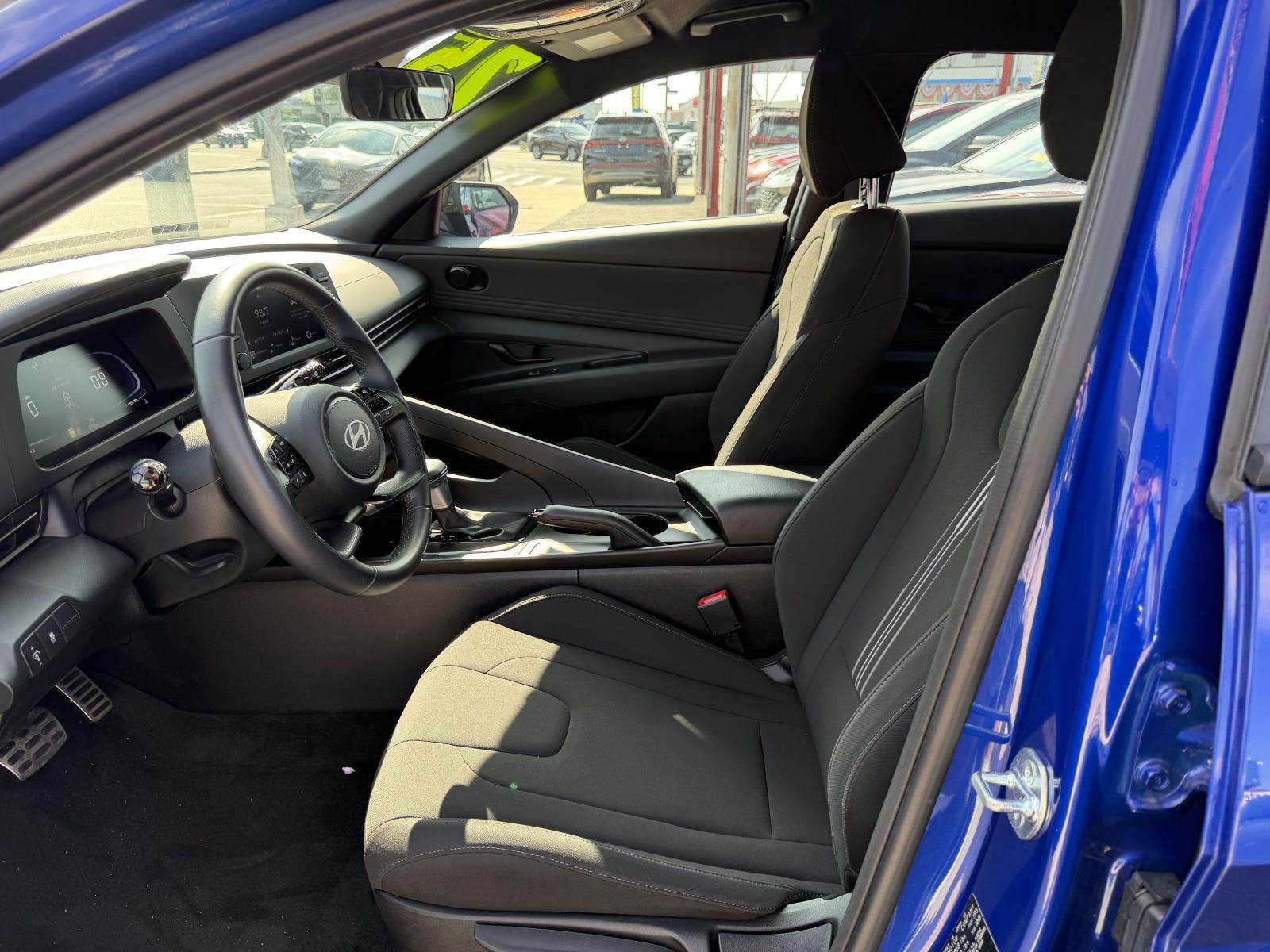 2025 Hyundai Elantra SEL - Photo 17
