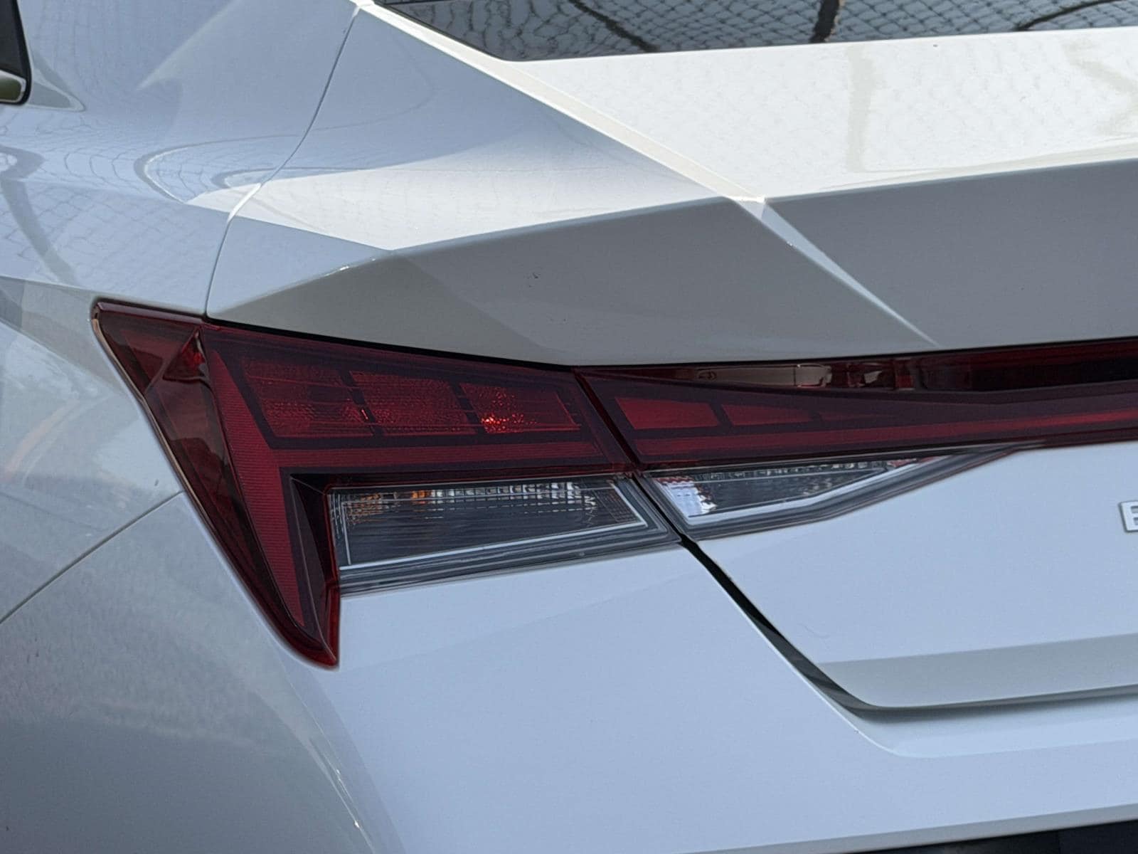 2025 Hyundai Elantra Limited - Photo 11