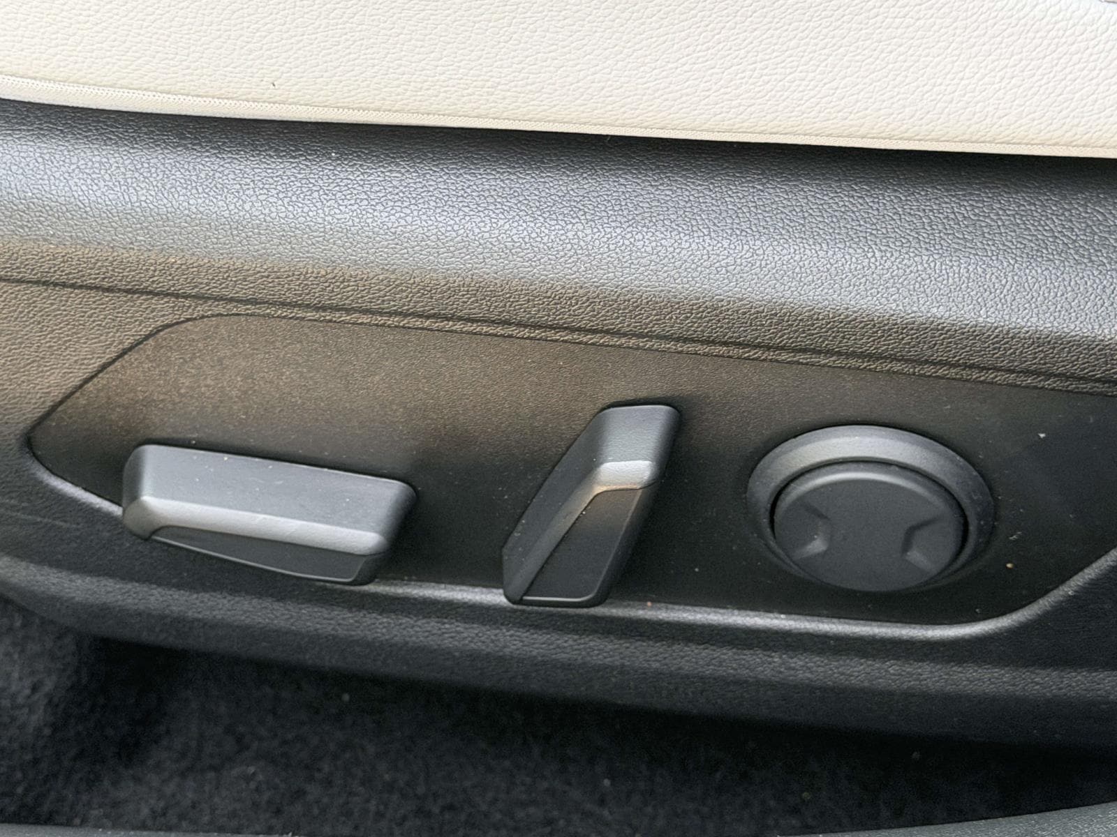 2025 Hyundai Elantra Limited - Photo 20