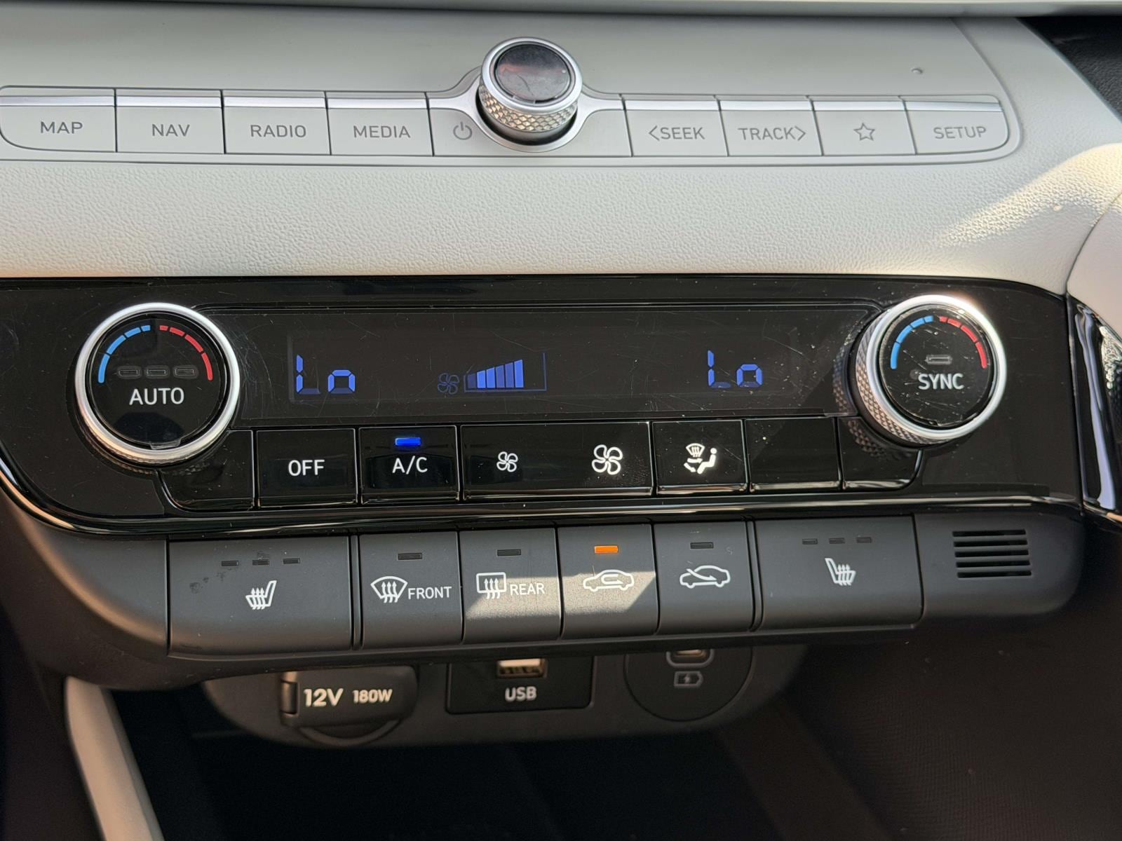 2025 Hyundai Elantra Limited - Photo 32