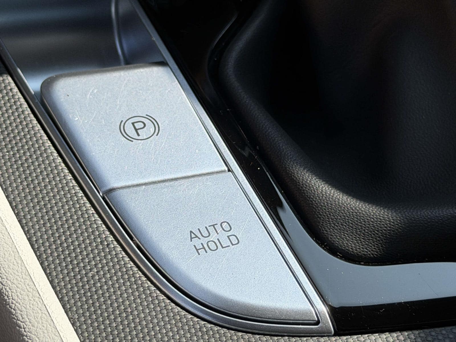 2025 Hyundai Elantra Limited - Photo 36