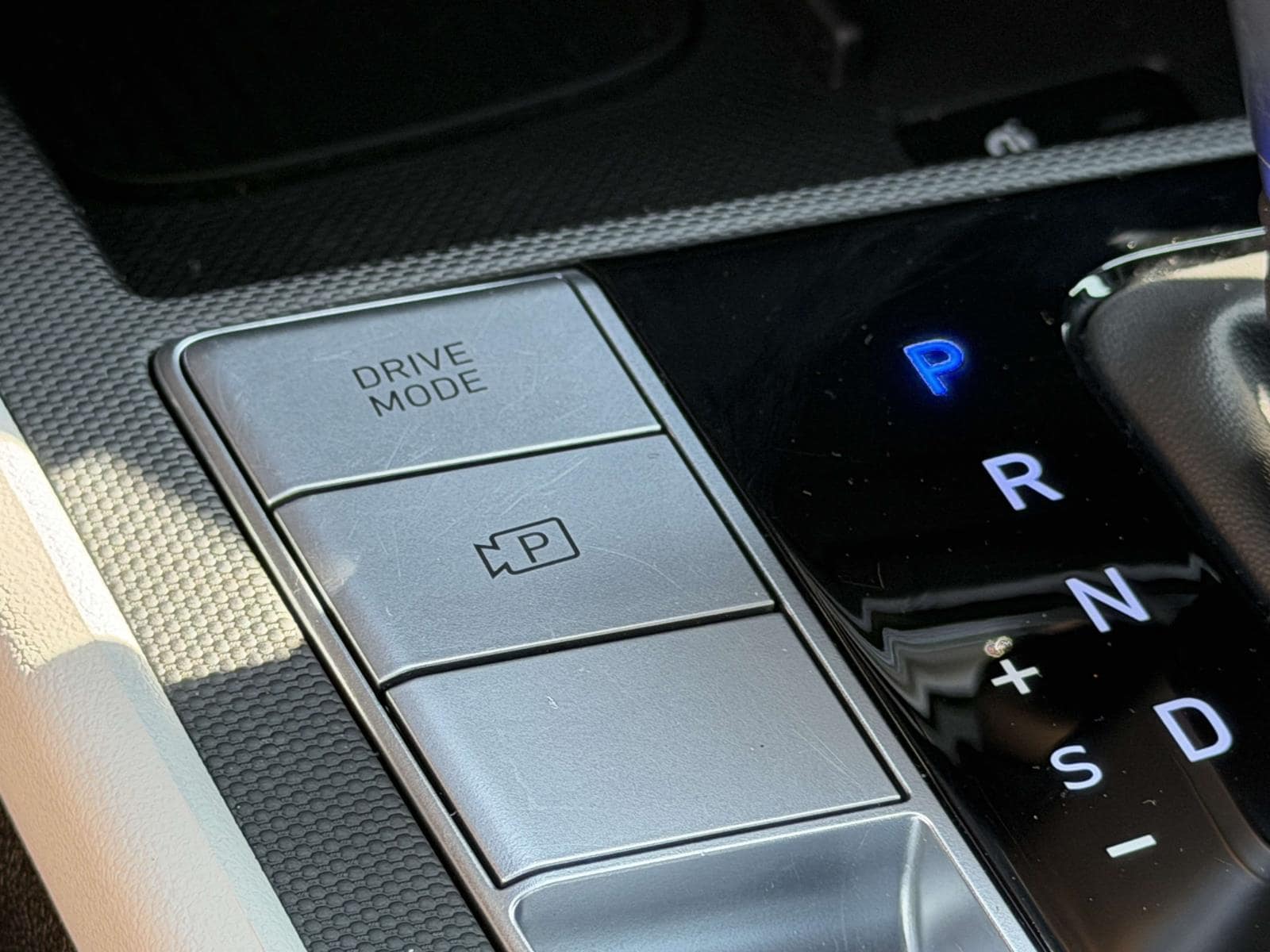 2025 Hyundai Elantra Limited - Photo 35