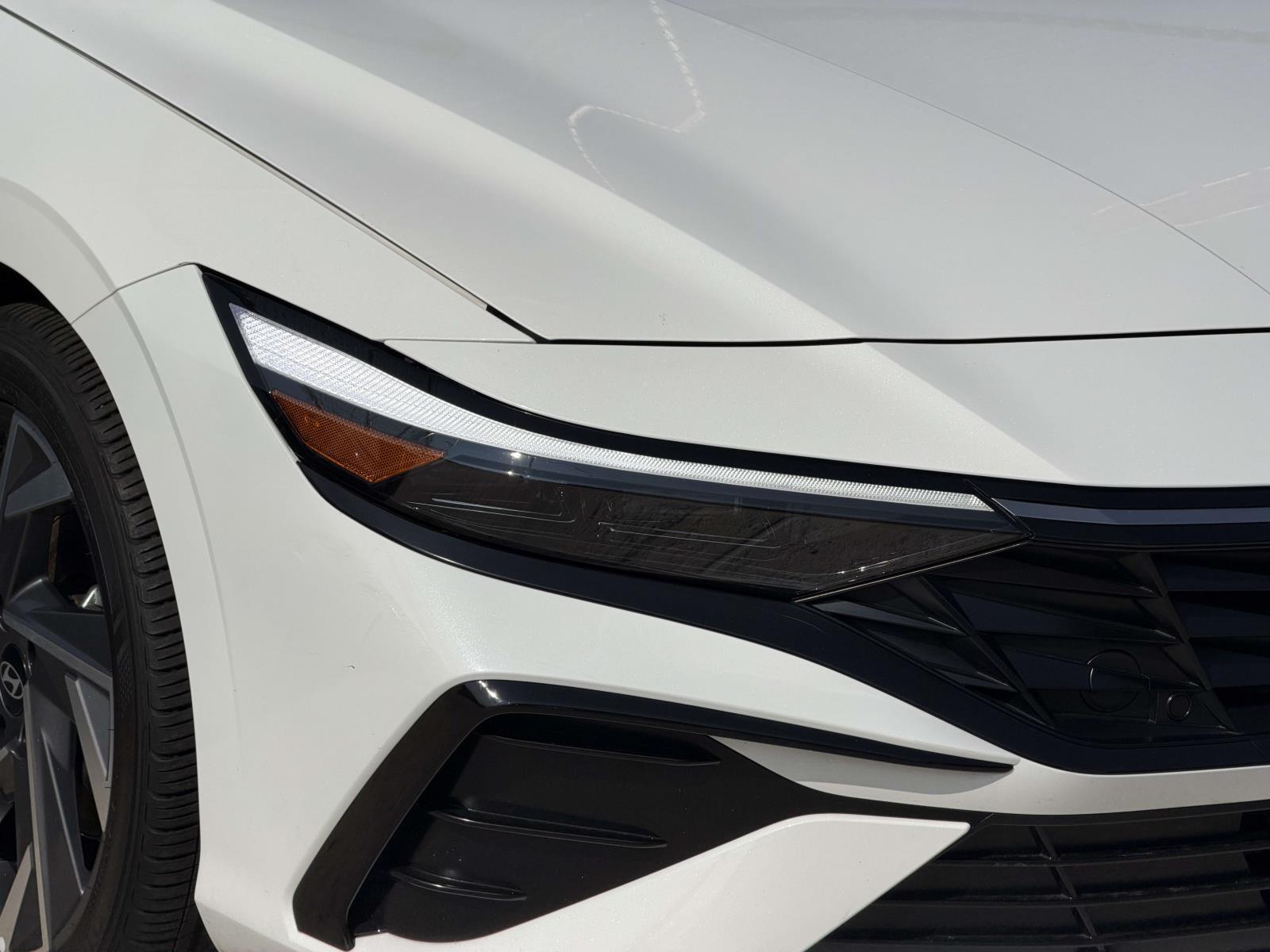 2025 Hyundai Elantra Limited - Photo 10