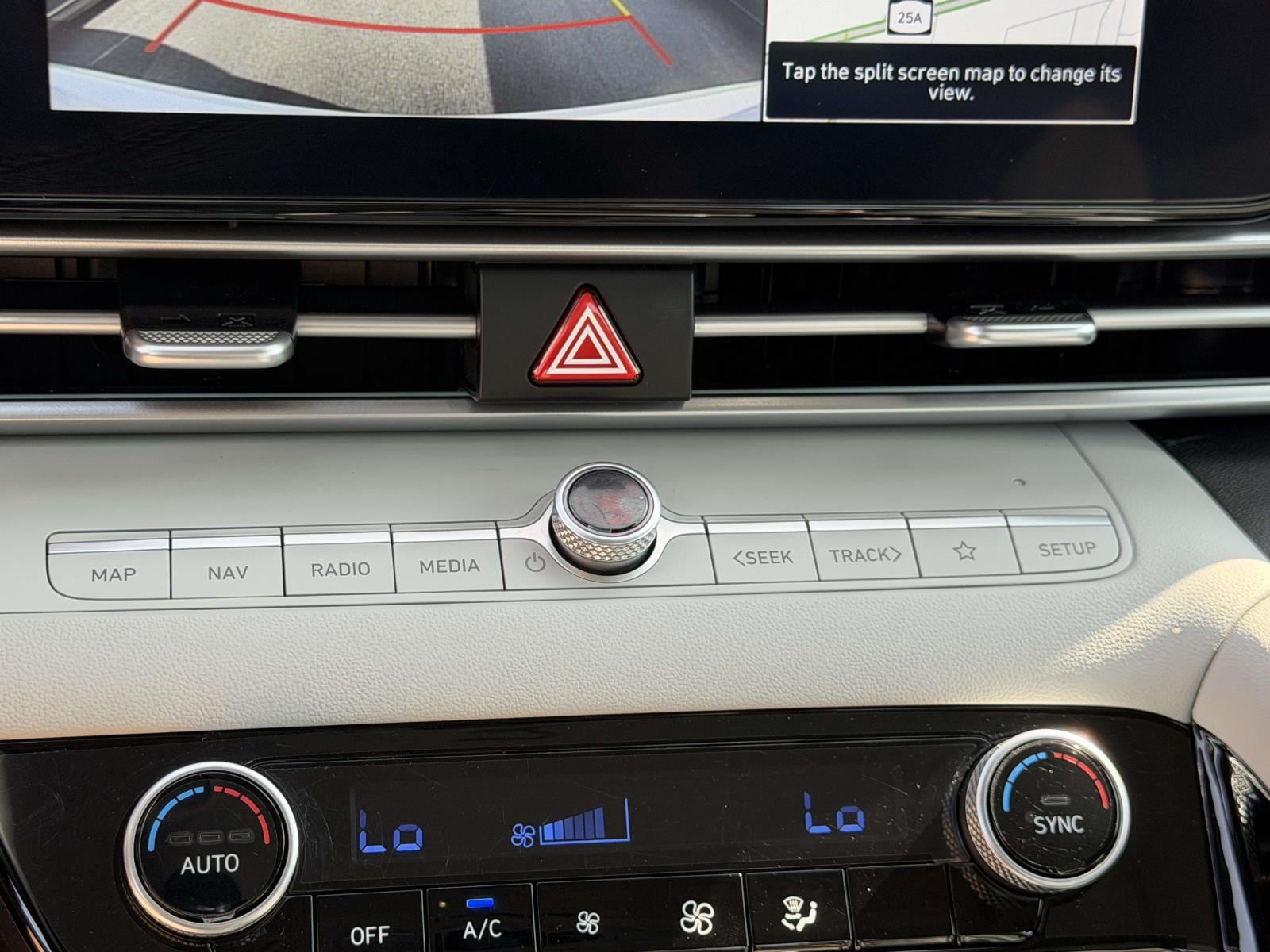 2025 Hyundai Elantra Limited - Photo 31