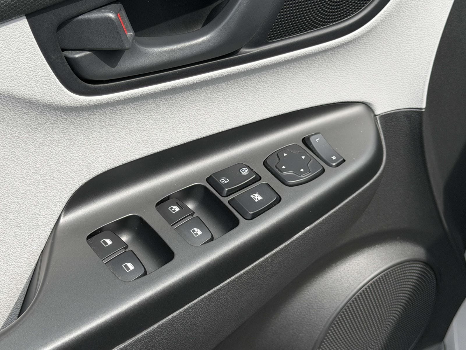2023 Hyundai Kona SEL - Photo 16