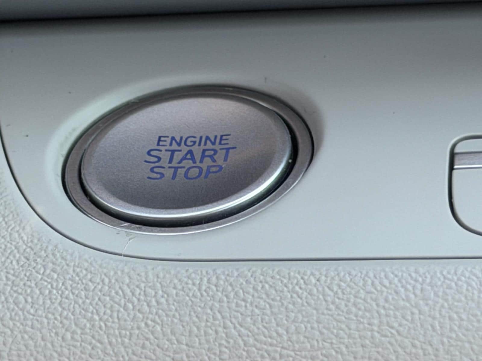 2025 Hyundai Elantra Limited - Photo 33