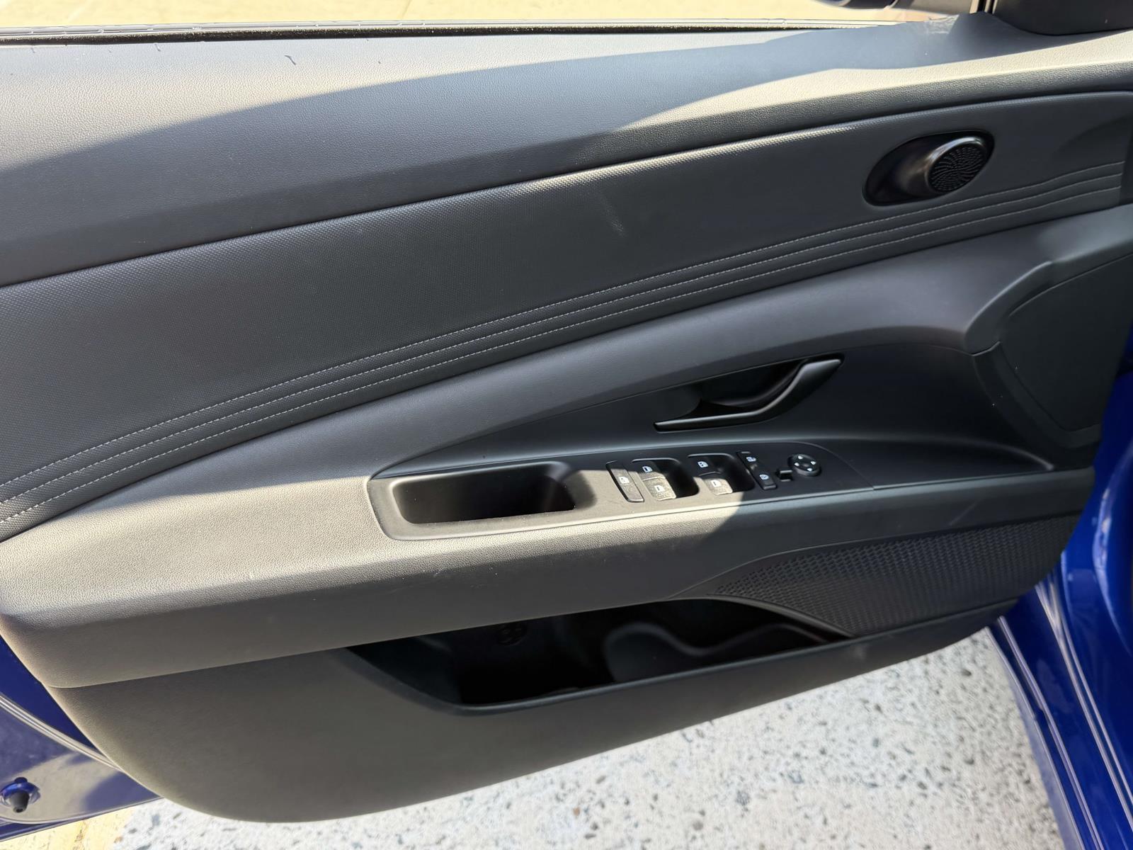 2025 Hyundai Elantra SEL - Photo 15