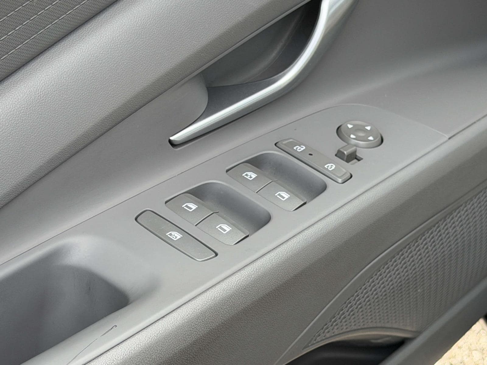 2024 Hyundai Elantra SEL - Photo 16