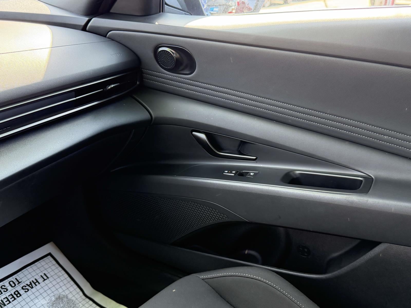 2025 Hyundai Elantra SEL - Photo 38