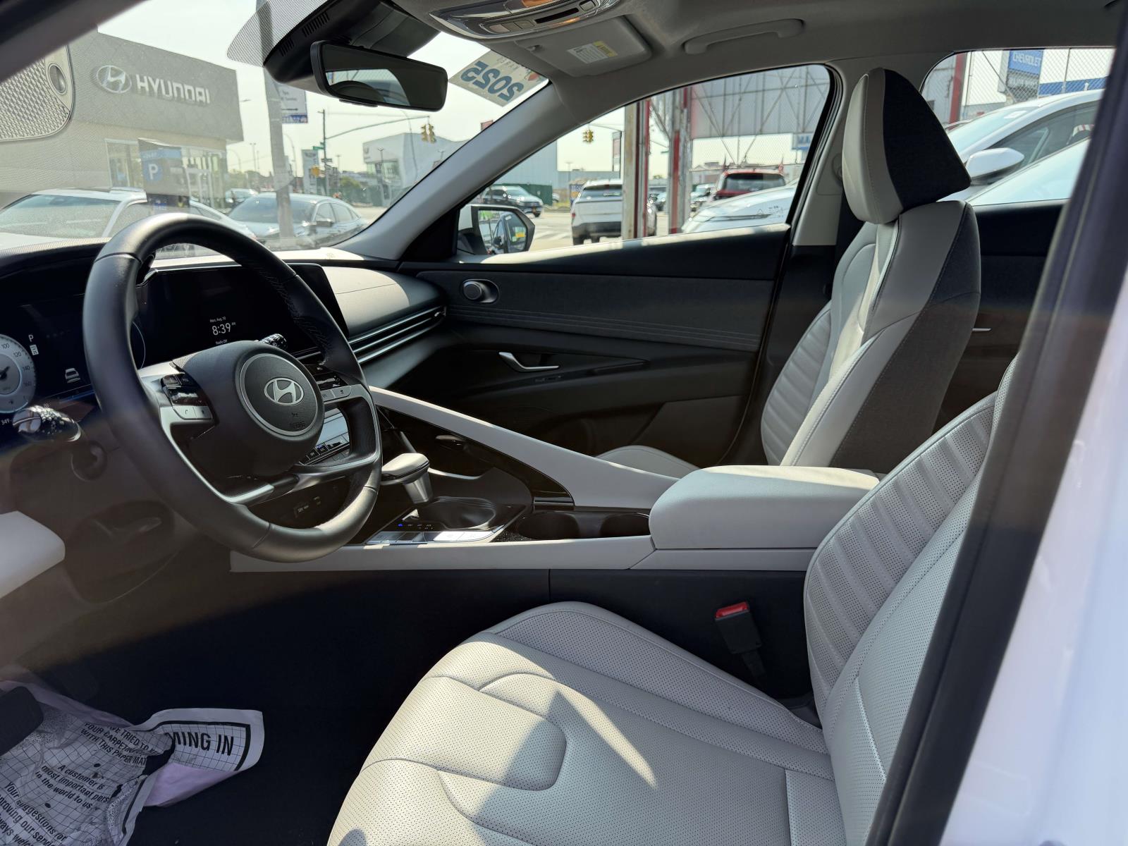 2025 Hyundai Elantra Limited - Photo 18